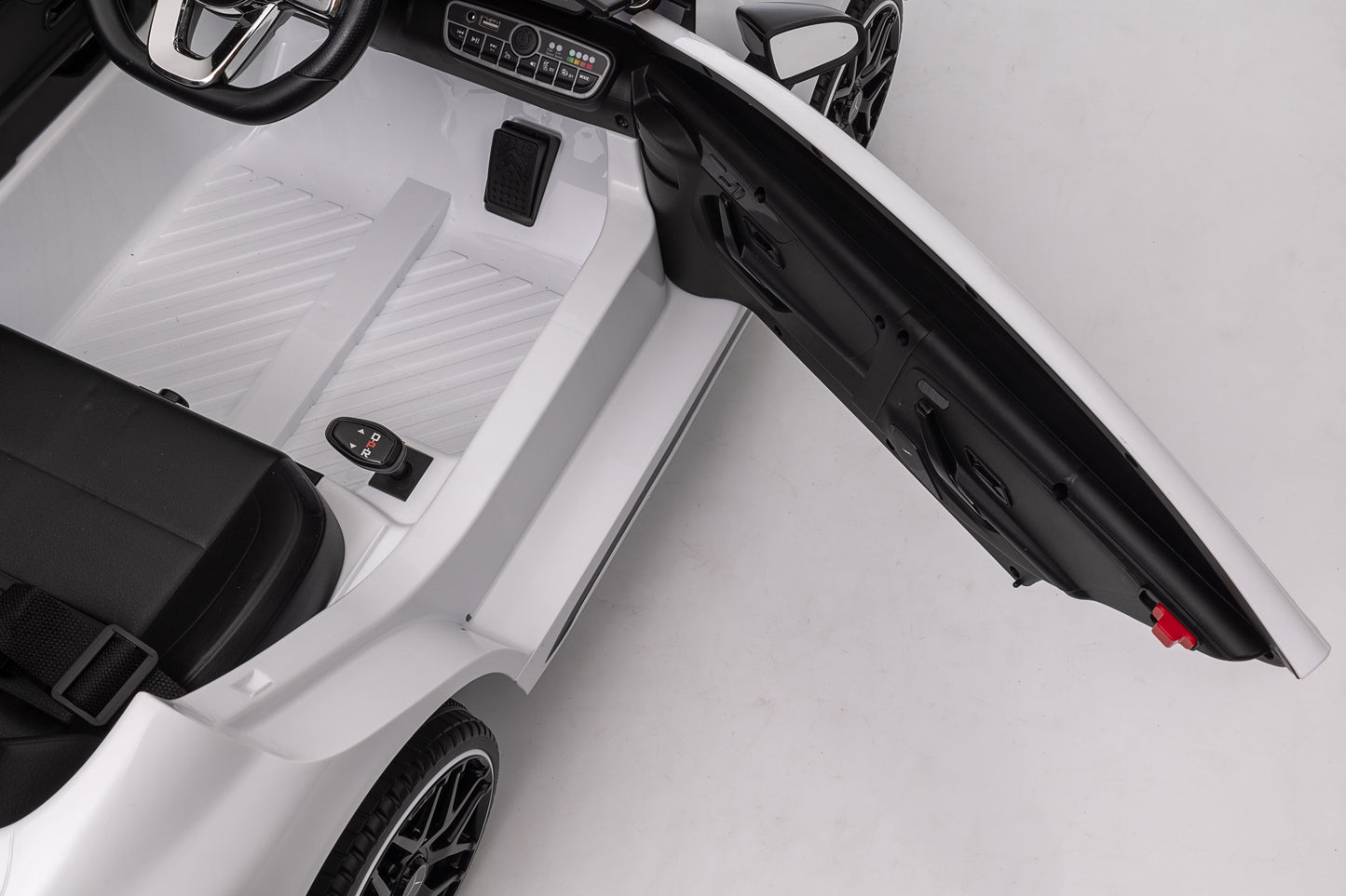 628 Mercedes Benz CLA45 Licensed Ride on Car with 2.4G Remote Control